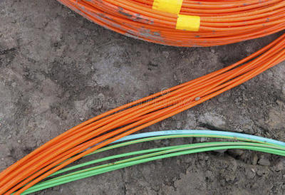 滚筒上的轻链 光纤电缆的运输与部署革新